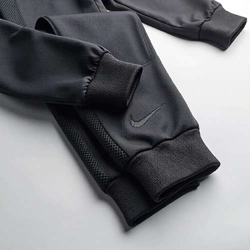 چرا جاگرهای Tech Fleece 2025، بهترین گزینه برای استایل روزمره‌اند؟